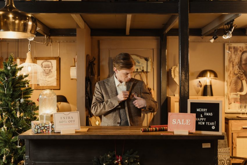 A man selling items for the After-Christmas sales