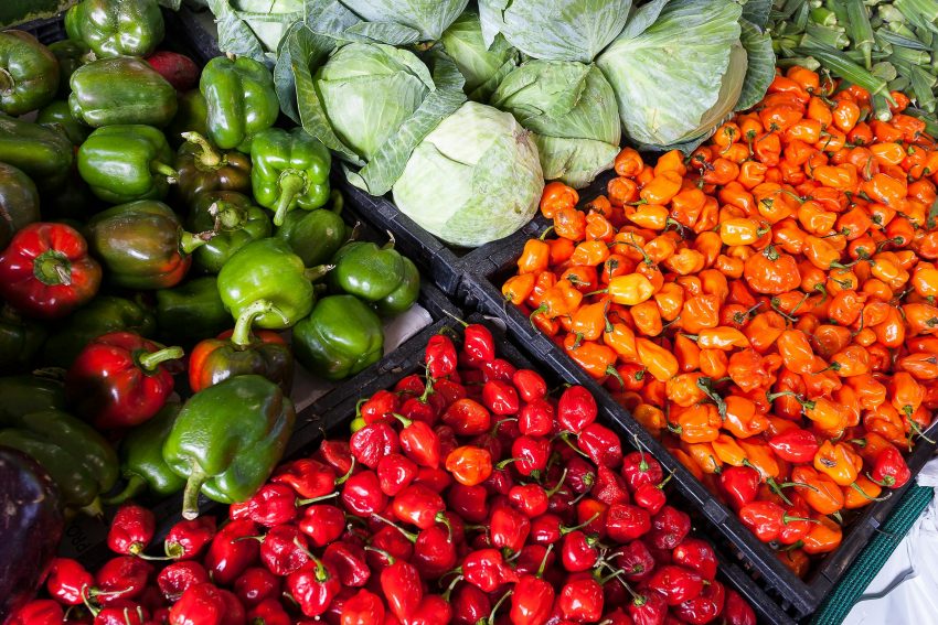 A market selling Fresh Farm Foods.